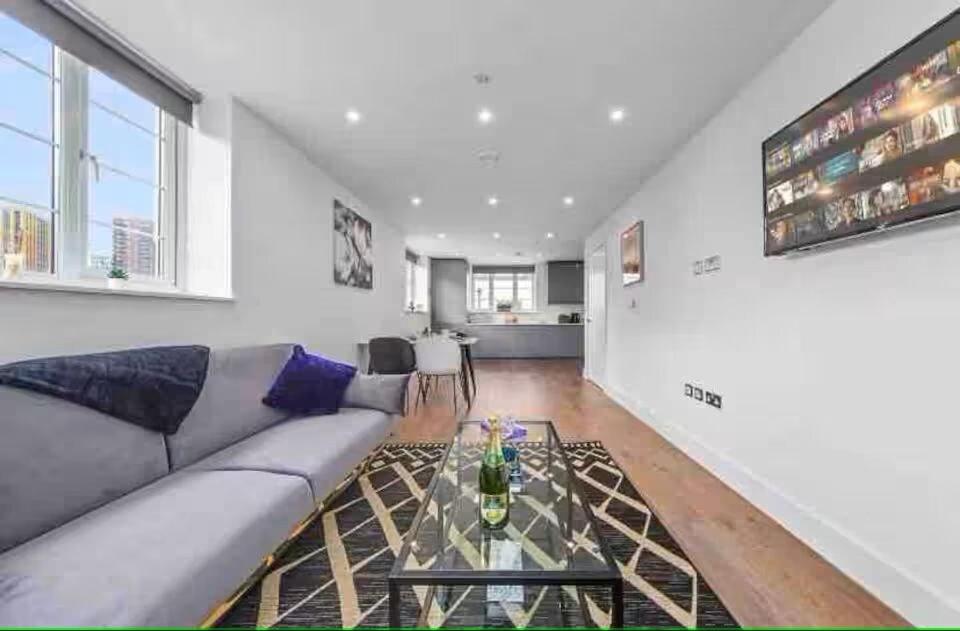 Sleep 6 Eye Victoria Vauxhall Wr4 * Londra