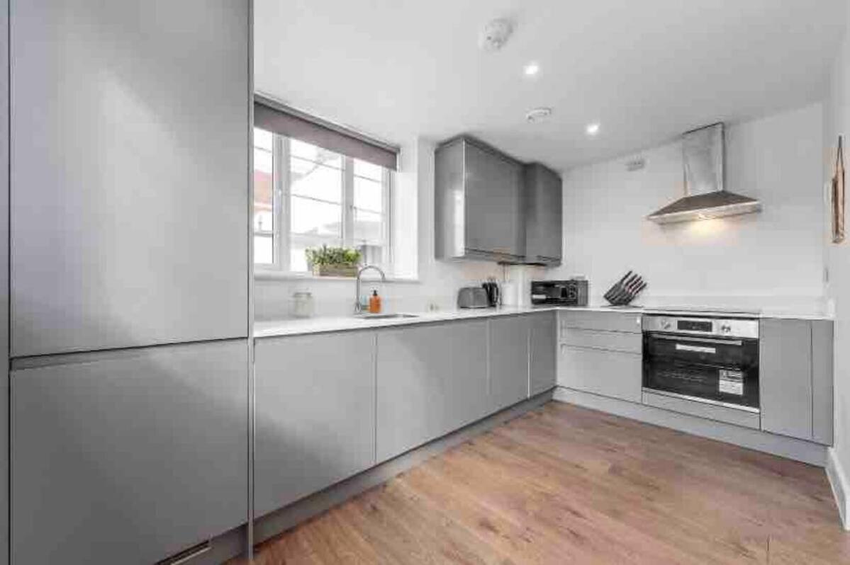 Sleep 6 Eye Victoria Vauxhall Wr4 * Londra
