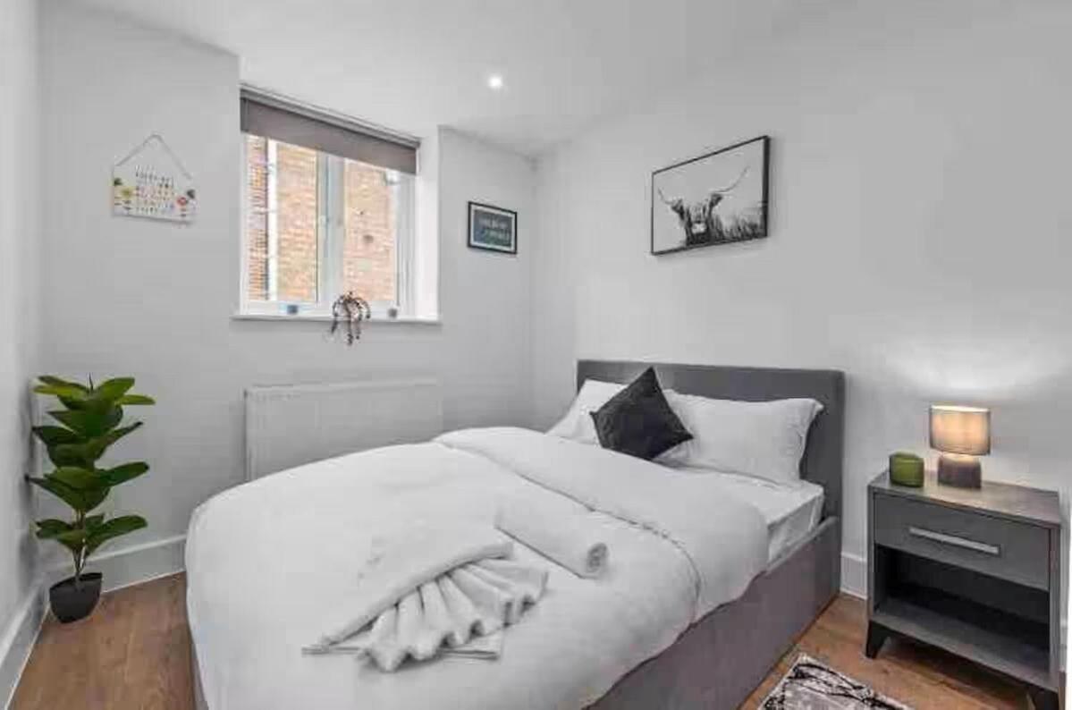 Sleep 6 Eye Victoria Vauxhall Wr4